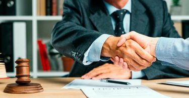 contratar un despacho de abogados